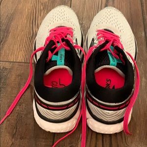 Brooks Ghost Cushion Neutral Athletic Shoez